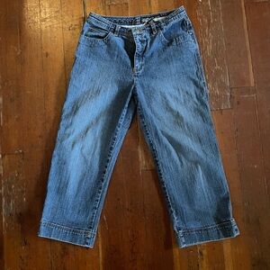 Women’s Chico denim capris, wide leg with rivets. No flaws.